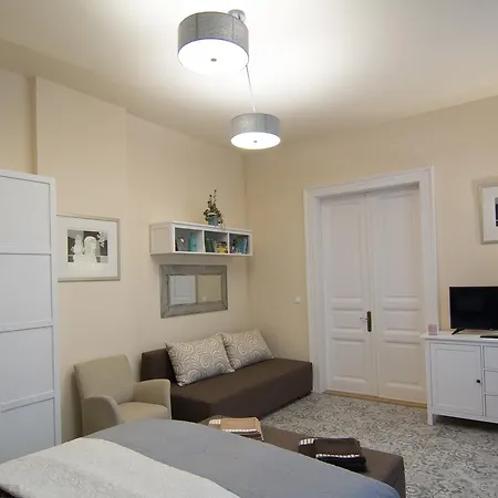 Zora Apartamento Eger